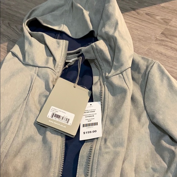 Ladies Jacket with hood - Picture 2 of 3